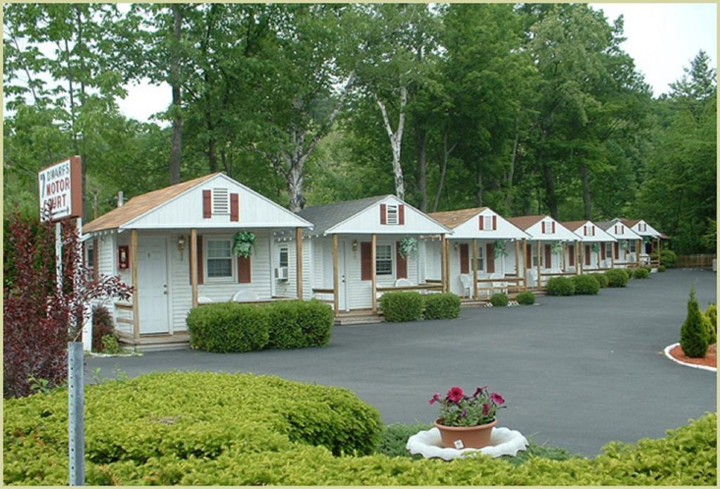 לייק ג'ורג' Seven Dwarfs Cabins - White Cabin מראה חיצוני תמונה